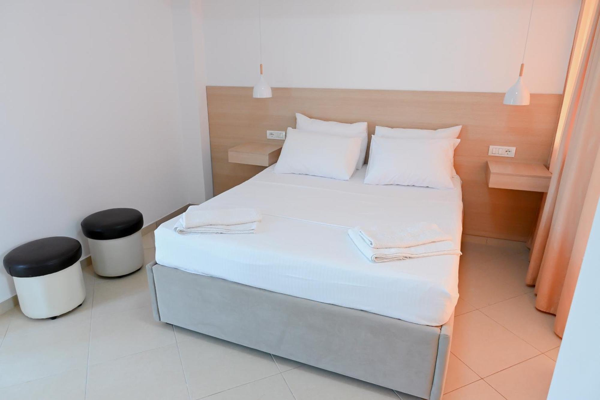 Hotel Kriti Max , Shengjin Hotel 3*