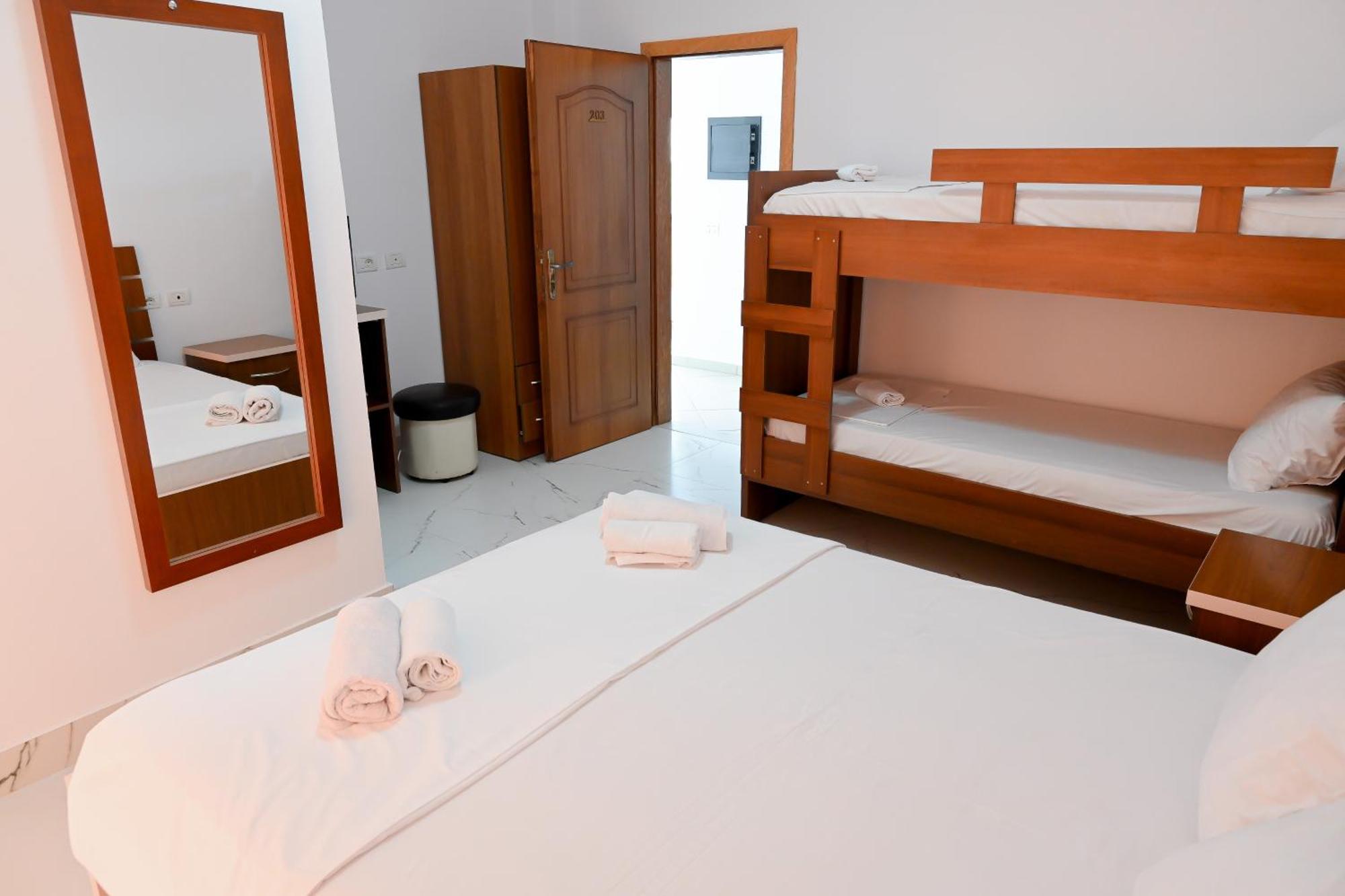Hotel Kriti Max , Shengjin Shëngjin