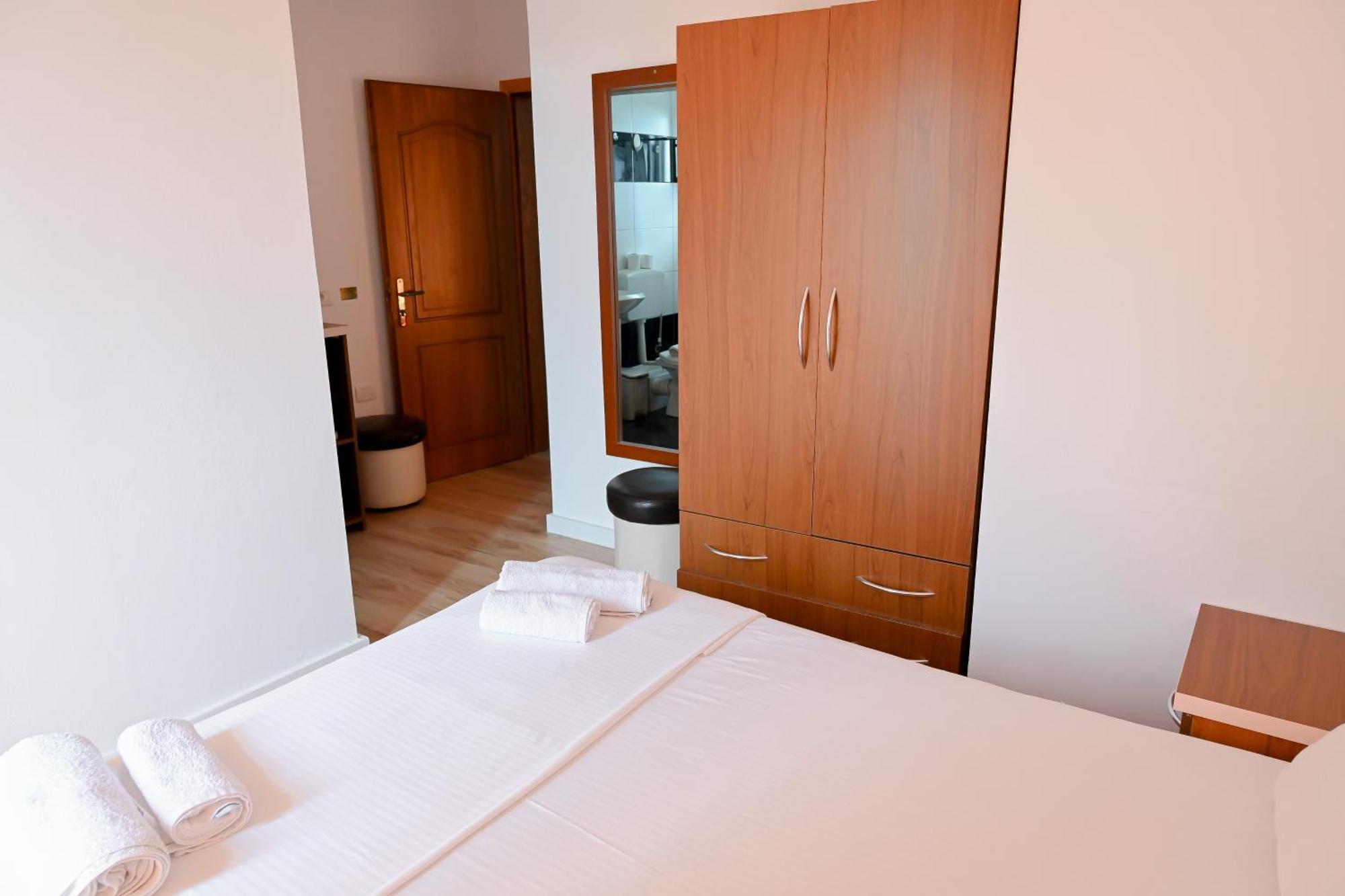 Hotel Hotel Kriti Max , Shengjin