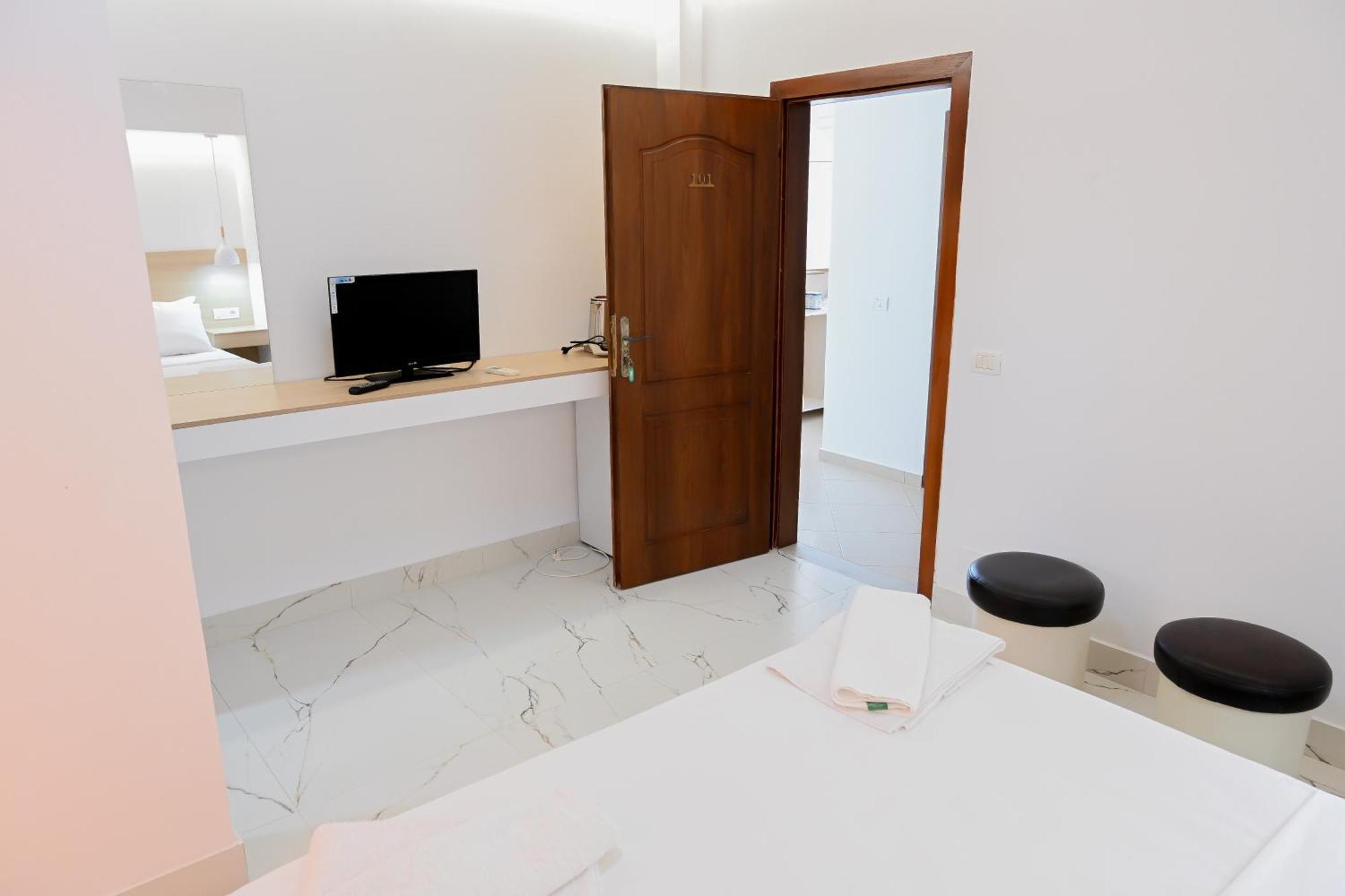 Hotel Hotel Kriti Max , Shengjin