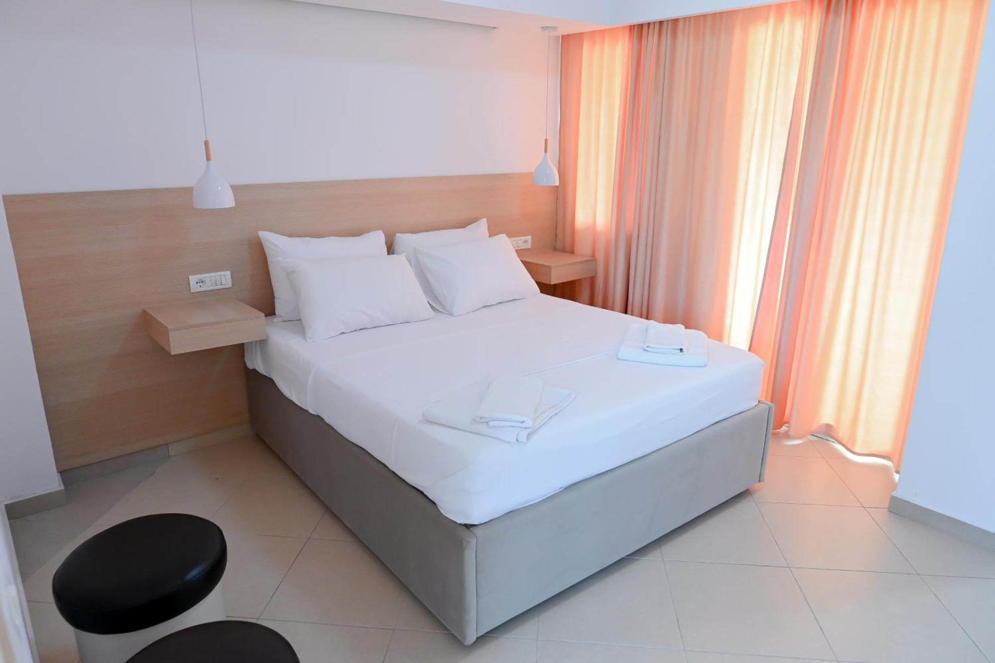 Hotel Hotel Kriti Max , Shengjin 3*