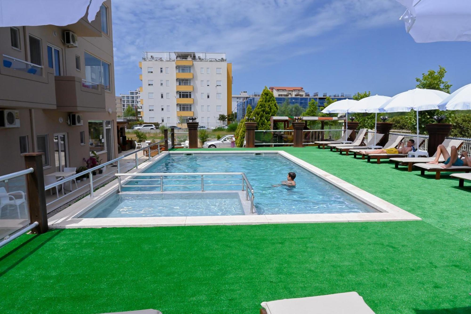 Hotel Kriti Max , Shengjin